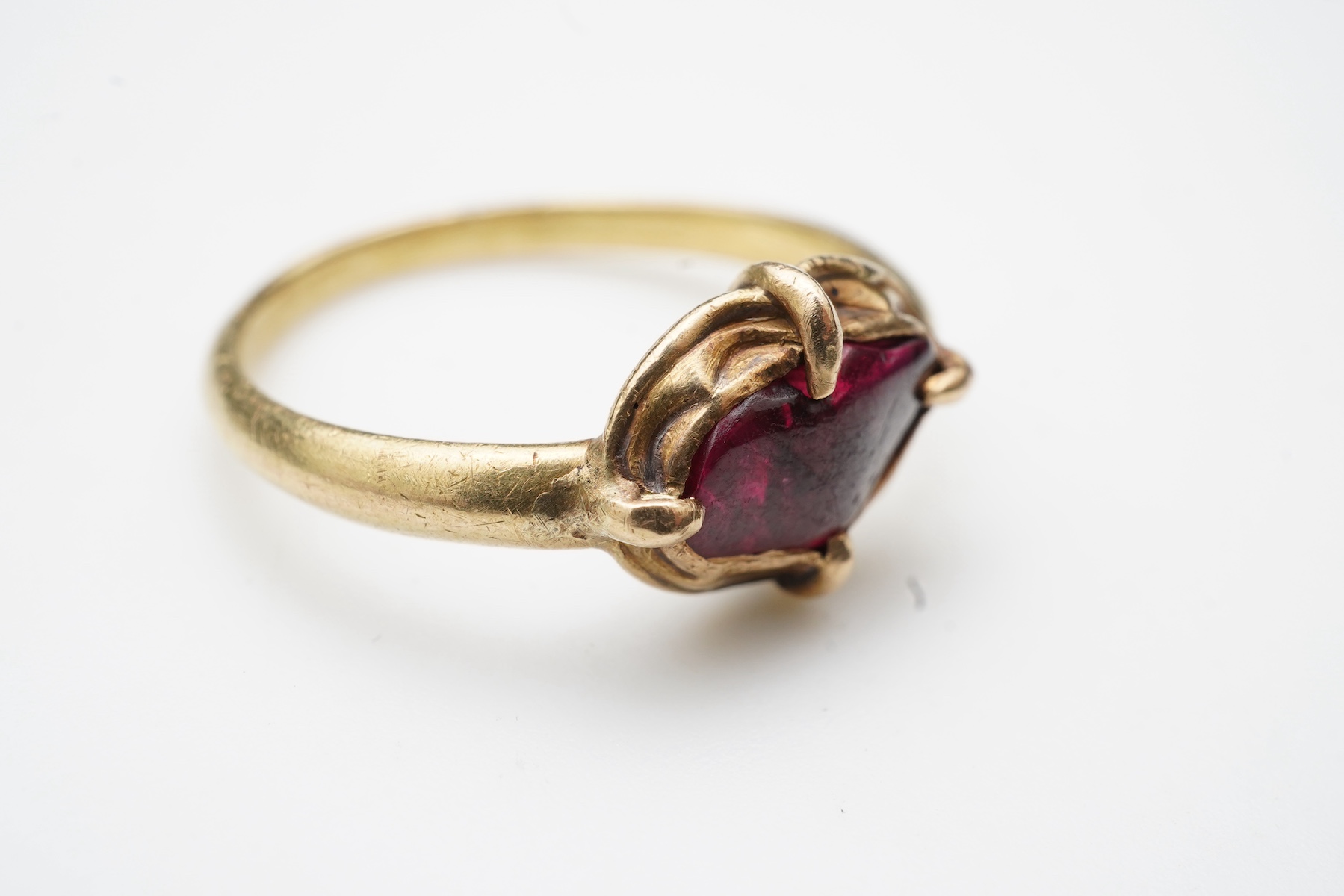 A spinel ring